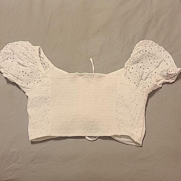 Hollister eyelet crop XS - Picture 2 of 4